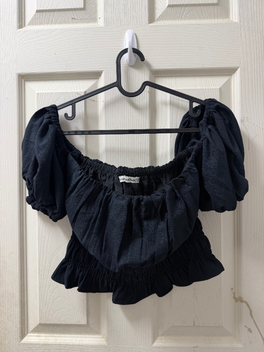 💙 Abercrombie & Fitch Off Shoulder Top